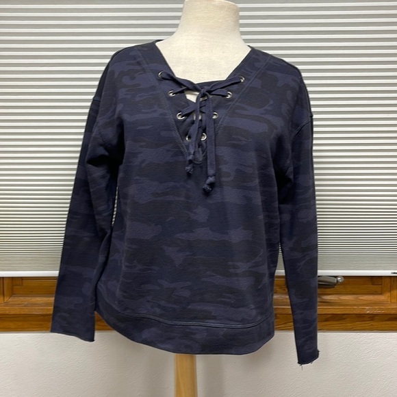 Sanctuary Navy Blue Camouflage Lace Up Sweatshirt Size Small - Picture 2 of 9